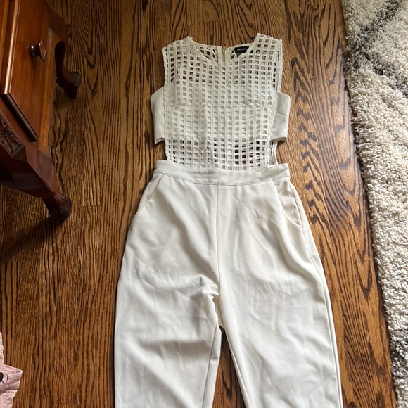 White jumpsuit- carli bybel x missguided - Picture 3 of 4